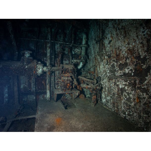 PADI DarkZone Wreck penetration