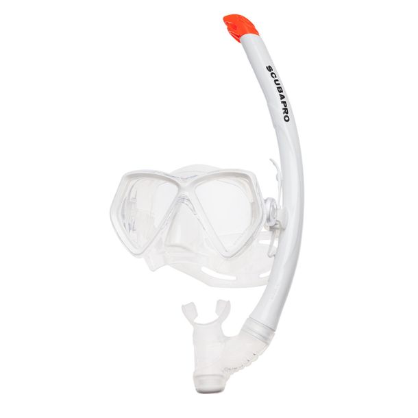 Scubapro snorkelst Pantai Combo 