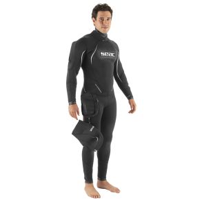 Large selection of wetsuits in the highest quality | Diving 2000